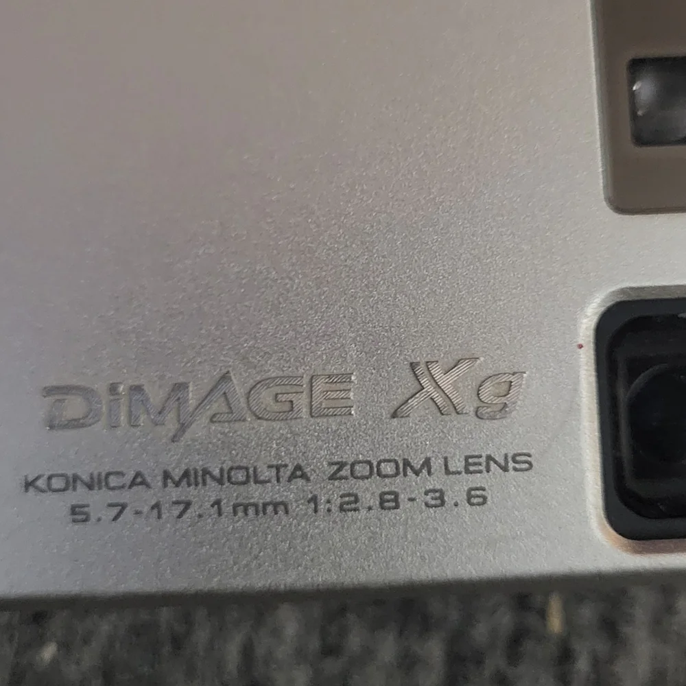 Konica Minolta DiMAGE Xg Silver Camera